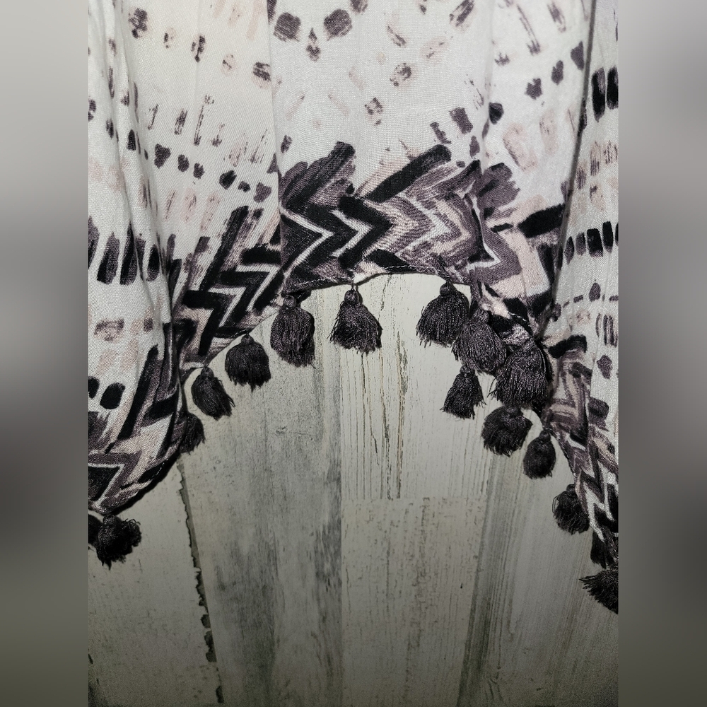 Nordstrom Black and White Patterned Kimono - Picture 5 of 6